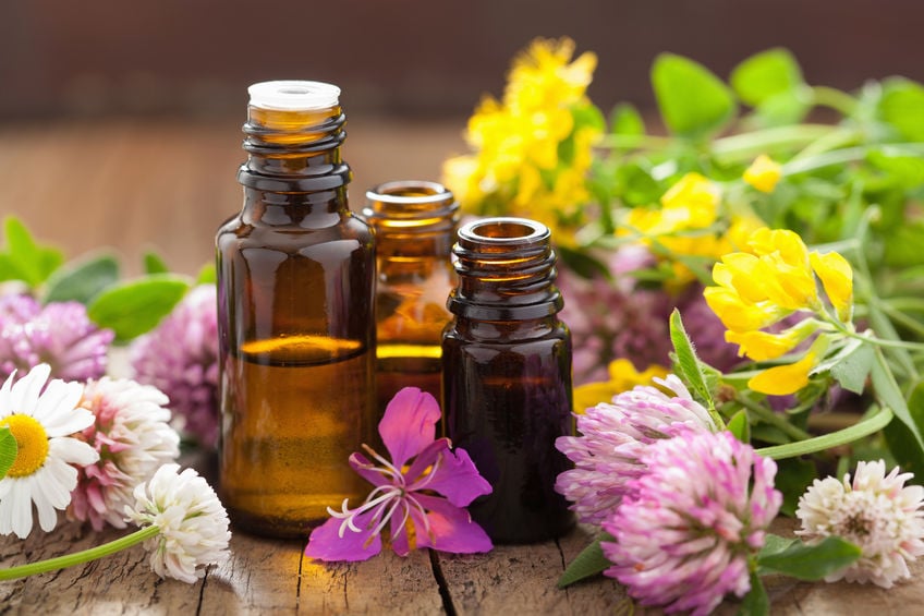 There are numerous Lavender essential oil uses that you need to know.  Find 25 of the best lavender oil uses to use for beauty, home and more. 