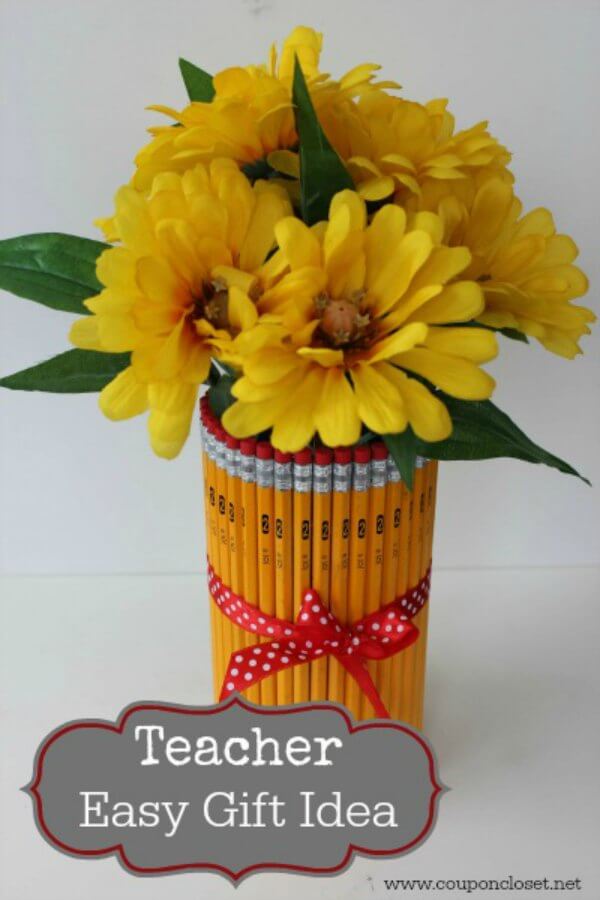 Here are the best teacher appreciation gift ideas. Teachers will love these diy teacher appreciation gifts! These are the best teacher appreciation week ideas that you can give to your teachers anytime during the year. Creative and cheap teacher appreciation gifts!