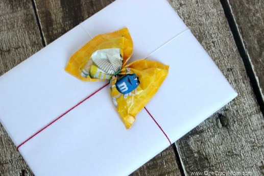 Check out these frugal and creative Christmas gift wrap ideas. Remember, a Christmas gift wrapping idea doesn't have to be hard or expensive. 