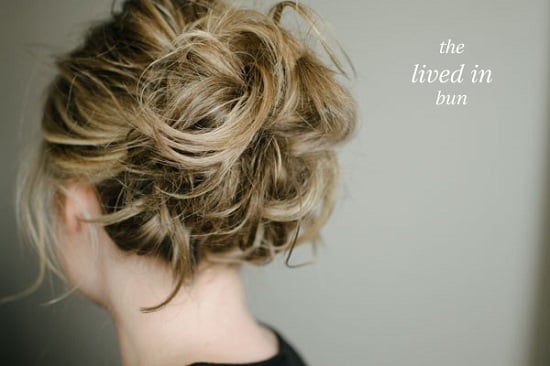 You will love these quick and easy cute bun hairstyles for busy moms. Find 25 messy bun hairstyles that take very little time. Cute buns for Mom. 