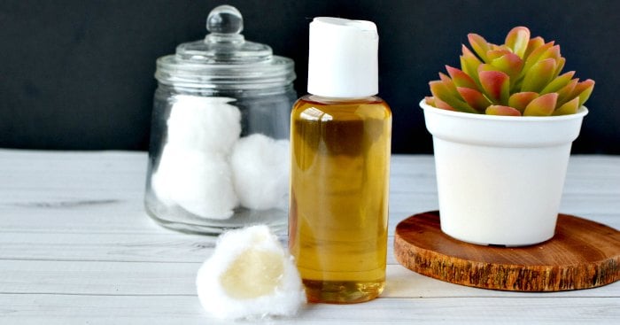 How to make the Best Tea Tree Oil Face Toner. This DIY Face Toner is easy to make and frugal. Tea Tree Oil for acne is great for all skin types.