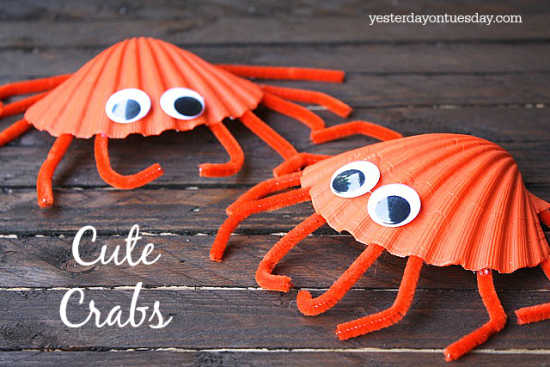 Summer is here and we have 25 adorable seashell crafts for kids. This is such a fun activity to keep the kids busy. Plus, seashells are inexpensive or free. 