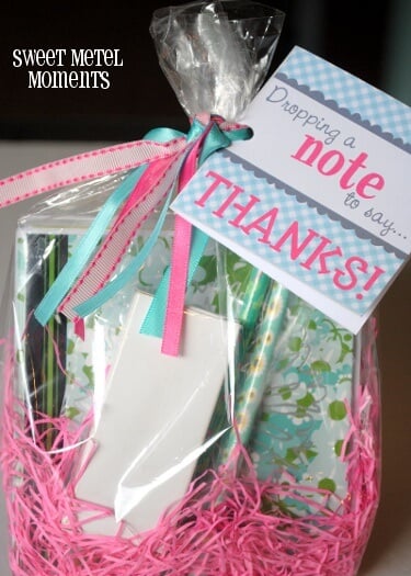 We have 27 easy back to school teacher gifts. Find the perfect back to school teacher gift ideas to start the year off right! These ideas are so simple!