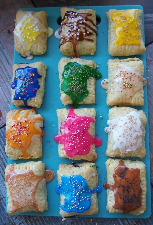 Check out these 30 back to school breakfast ideas. School mornings are crazy, especially the first week. These delicious and easy breakfast ideas will be a hit! Try these simple back to school breakfast recipes.