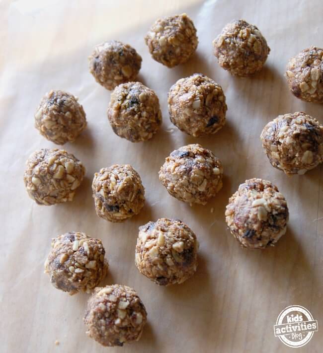 Check out these 30 back to school breakfast ideas. School mornings are crazy, especially the first week. These delicious and easy breakfast ideas will be a hit! Try these simple back to school breakfast recipes.