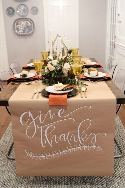 Make your table beautiful with these easy Thanksgiving table decor ideas. 20 Thanksgiving table decorating ideas that are budget friendly and easy to make. Make your table beautiful with these easy Thanksgiving table decor ideas. 20 Thanksgiving table decorating ideas that are budget friendly and easy to make.