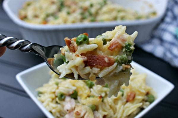 Make dinner time a breeze with these easy chicken pasta recipes. Try over 20 chicken and pasta dishes everyone will love. Get dinner on the table fast!