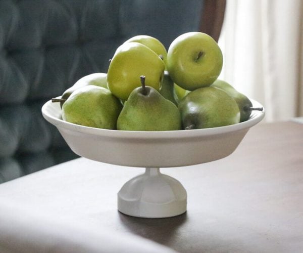 Fruit bowl with apples. 