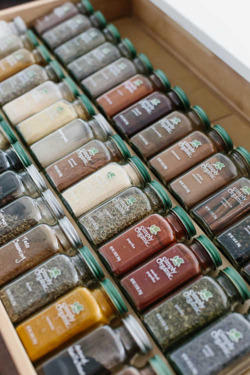 If you are overwhelmed with your spice cabinet, learn the best way to organize spices. Find 15+ ways to organize spices that will keep everything in order.
