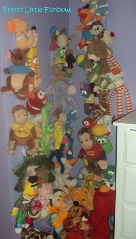 It is so easy to get overwhelmed with stuffed animals taking over your house. Learn these brilliant Stuffed Animal Storage Ideas to regain order. 