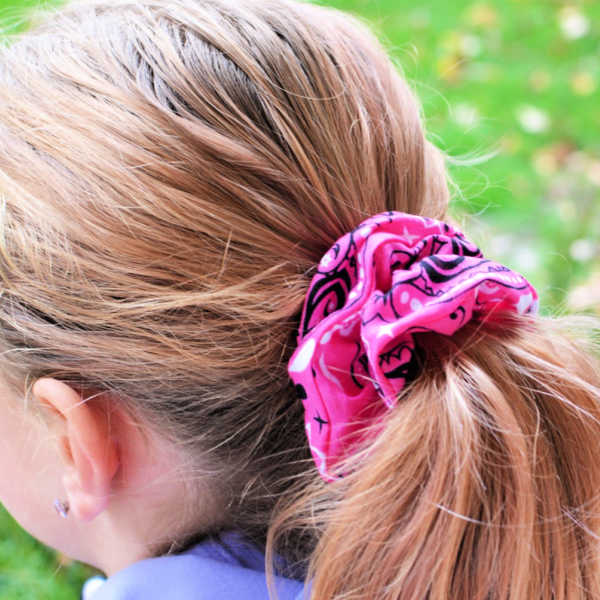 Learn how to make this easy DIY Scrunchie No Sew in just minutes. This super easy diy scrunchie is so fun to make and they turn out gorgeous. 