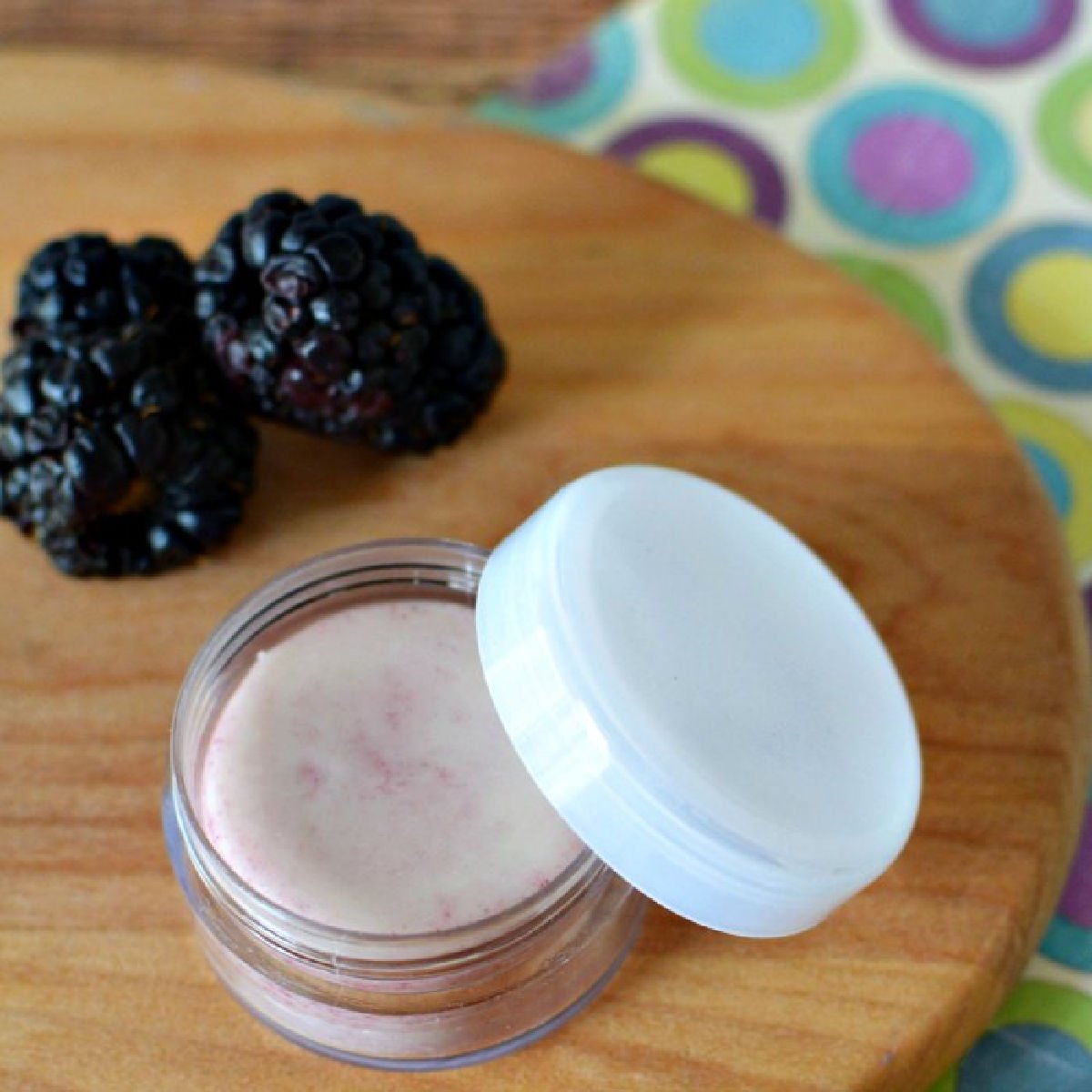 We have a super easy DIY today to learn how to make tinted lip balm. Not only is this so moisturizing but gives your lips a beautiful tint naturally. 