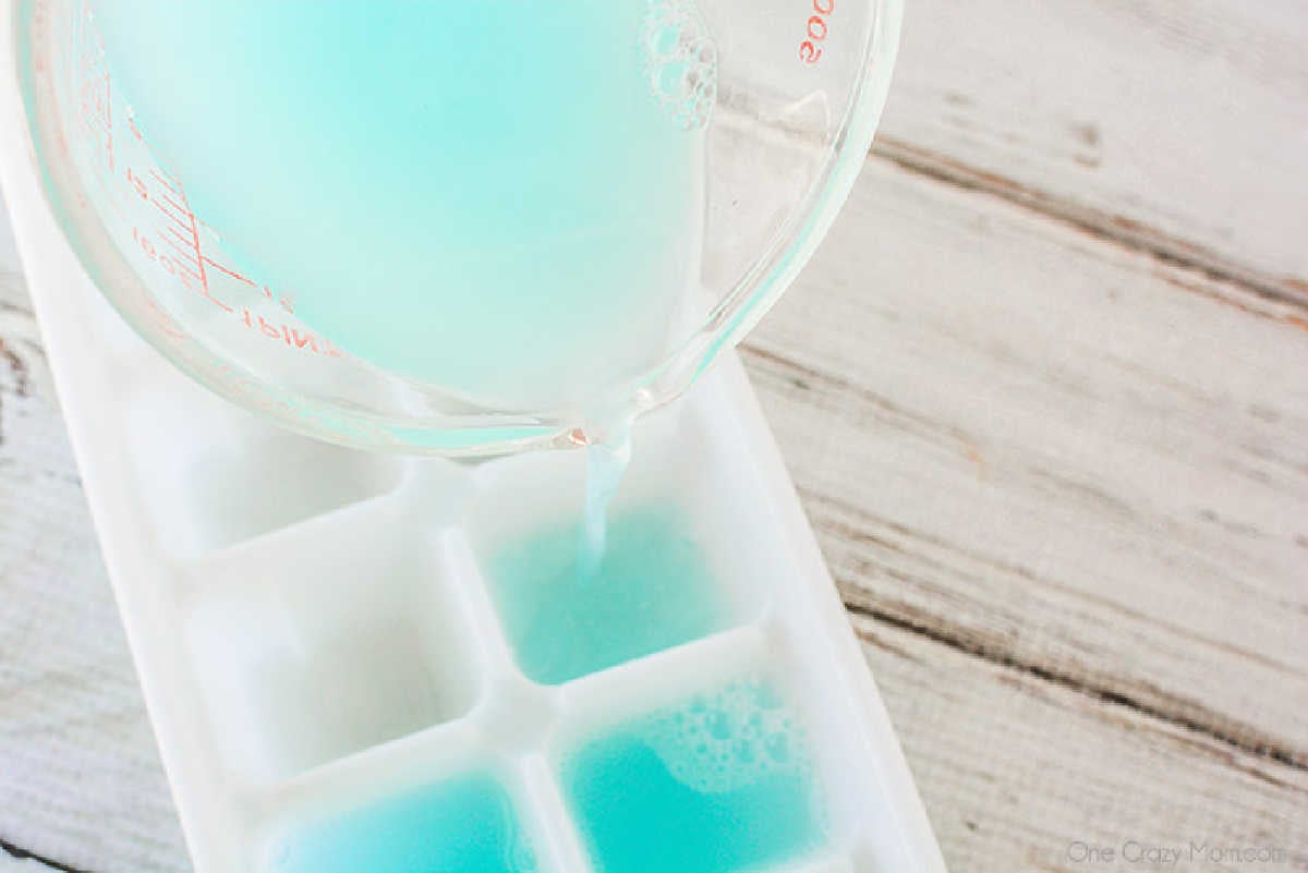 Pouring the cleaner mixture into the ice cube trays