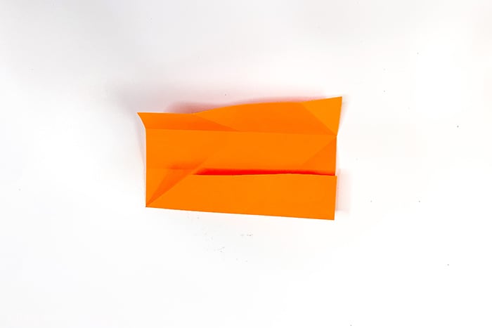 Step by step instructions for making an origami cube. 