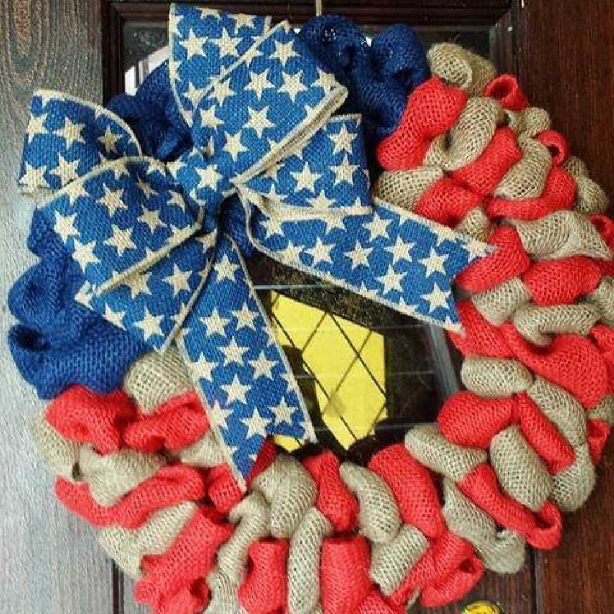 We have simple and easy 4th of July decorations. All you need is some red, white, blue, and a little creativity to make these amazing patriotic decorations.