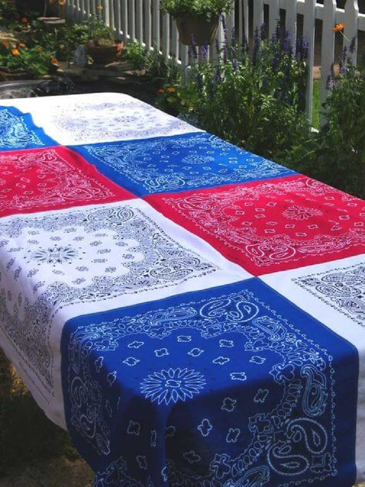 We have simple and easy 4th of July decorations. All you need is some red, white, blue, and a little creativity to make these amazing patriotic decorations.