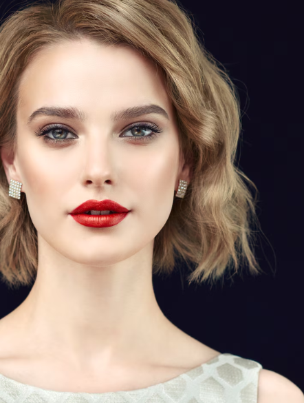 Flapper hair on female. 